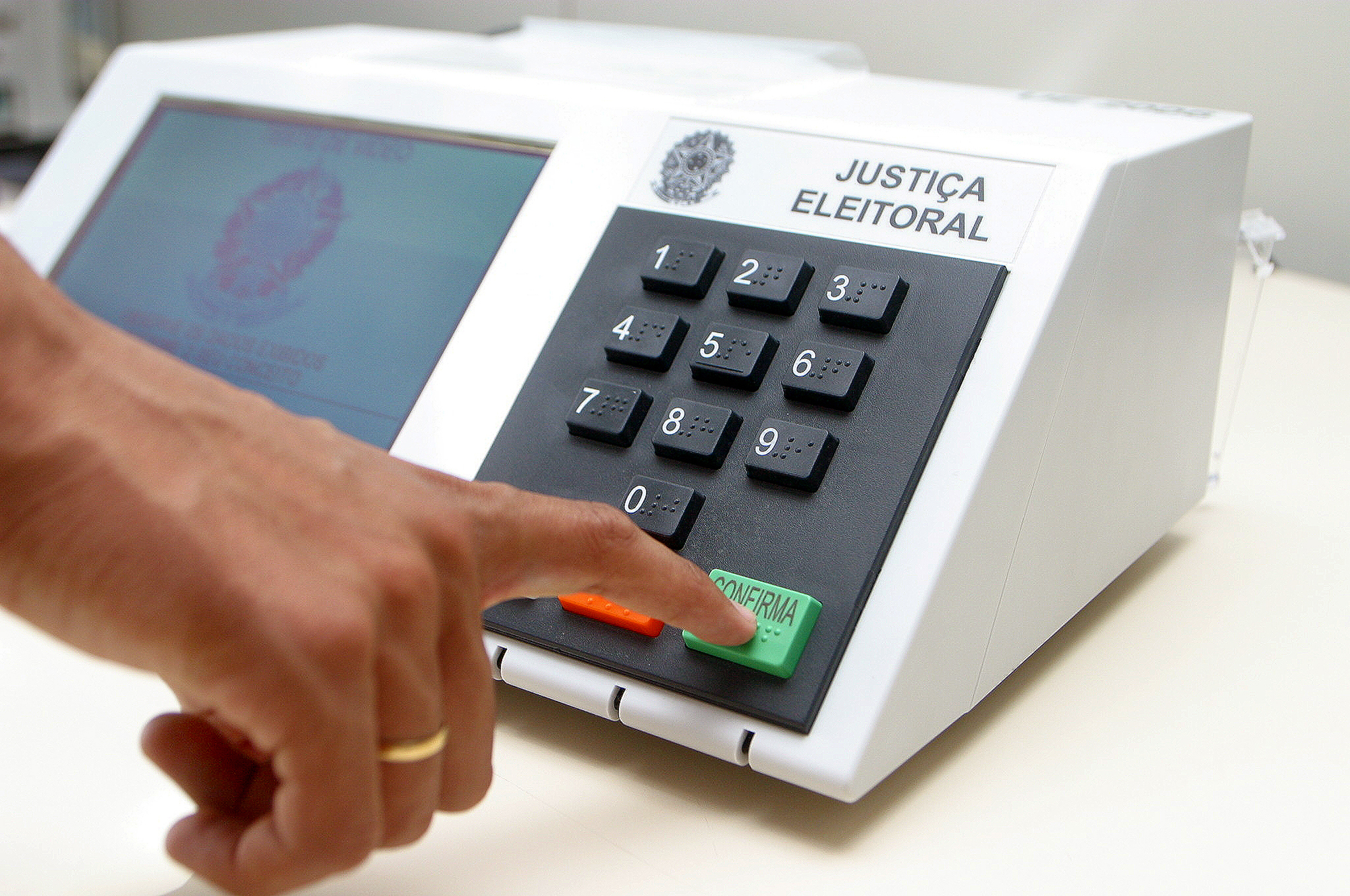Distrito Federal tem 424 mil eleitores com pendências; TRE terá atendimento especial no recesso